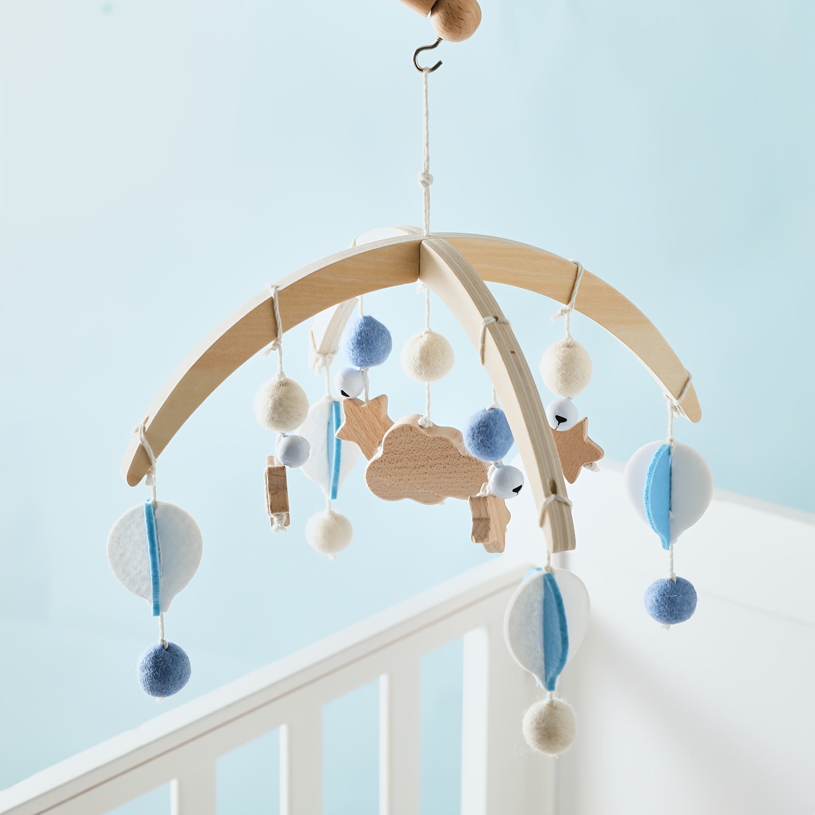 Cute Hot Air Balloon Mobile for Baby, Infant Hanging Bed Chime, Blue And White Cartoon Shaped Bed Hanger, Mobile Stand Accessory, Suitable for Nursery Decor, Christmas Halloween Birthday Gift
