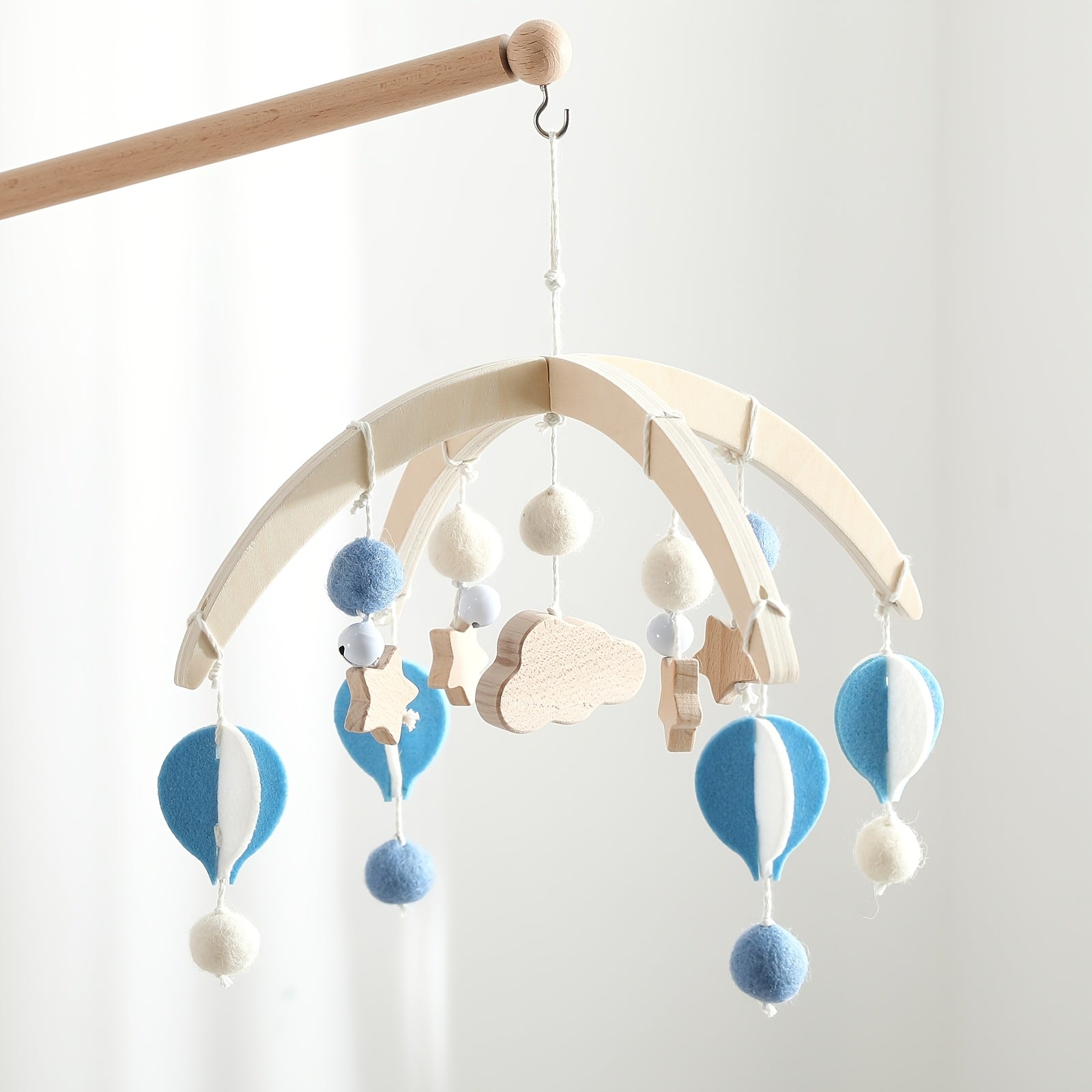 Cute Hot Air Balloon Mobile for Baby, Infant Hanging Bed Chime, Blue And White Cartoon Shaped Bed Hanger, Mobile Stand Accessory, Suitable for Nursery Decor, Christmas Halloween Birthday Gift