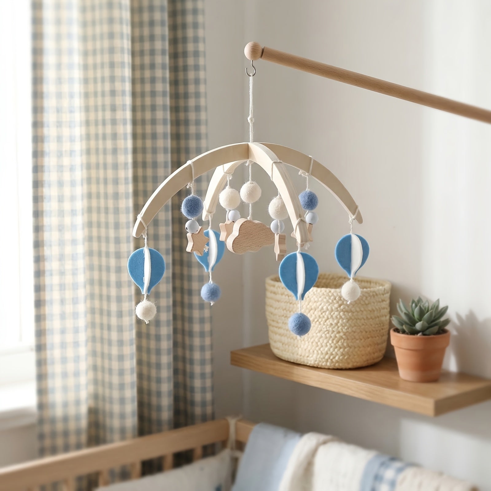 Cute Hot Air Balloon Mobile for Baby, Infant Hanging Bed Chime, Blue And White Cartoon Shaped Bed Hanger, Mobile Stand Accessory, Suitable for Nursery Decor, Christmas Halloween Birthday Gift